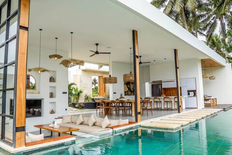 4BR Villa René Luxury & Serenity in Rice Fields