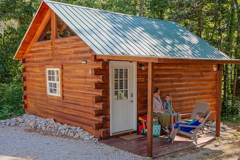 Cabin 4 - Very Romantic, King bed, Full Kitchen