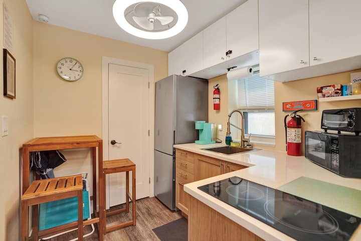 Charming Beachside Studio | Steps To The Beach - Hollywood, FL