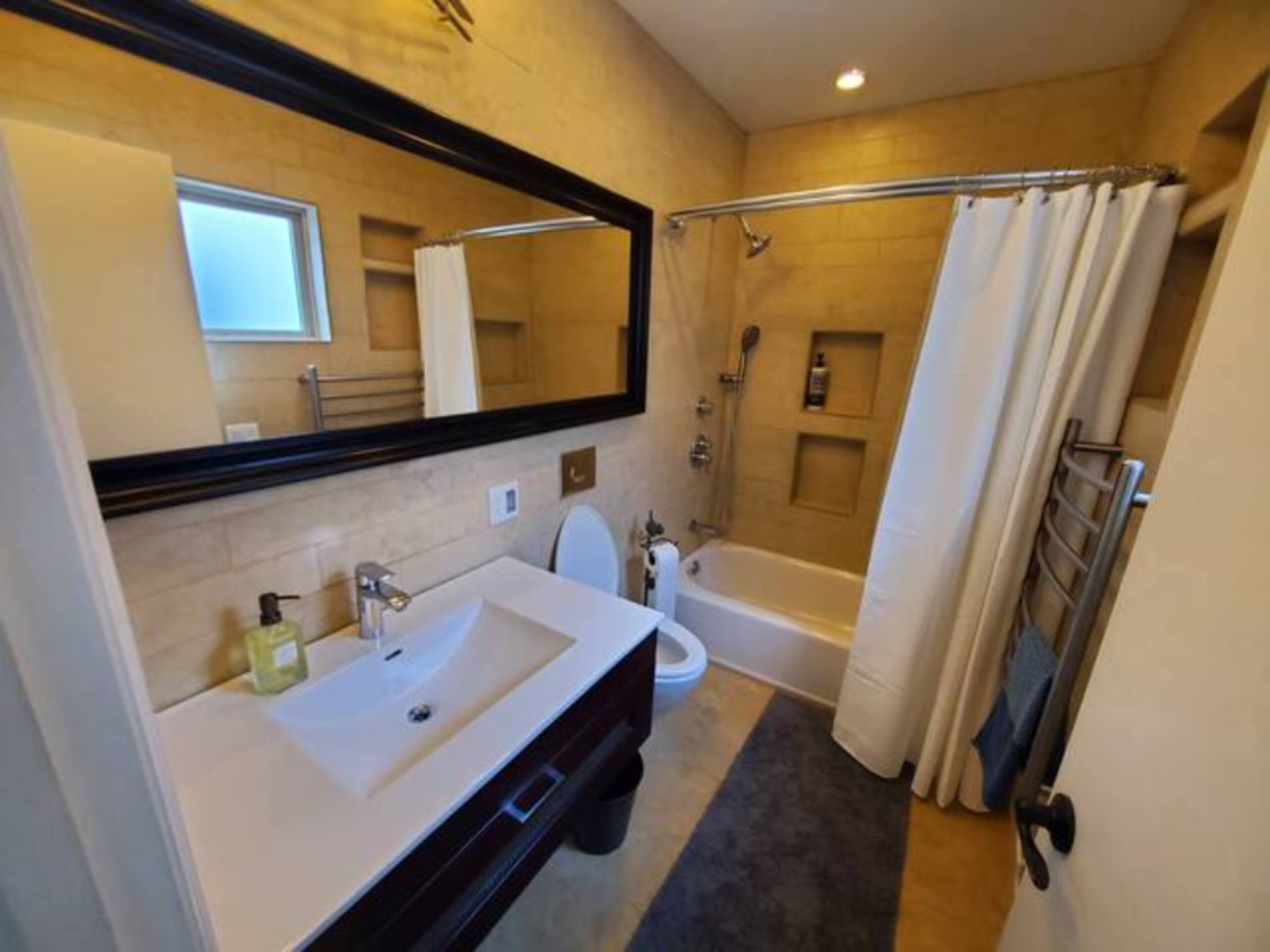 Home in San Francisco · ★5.0 · 4 bedrooms · 4 beds · 2 baths - Image 46