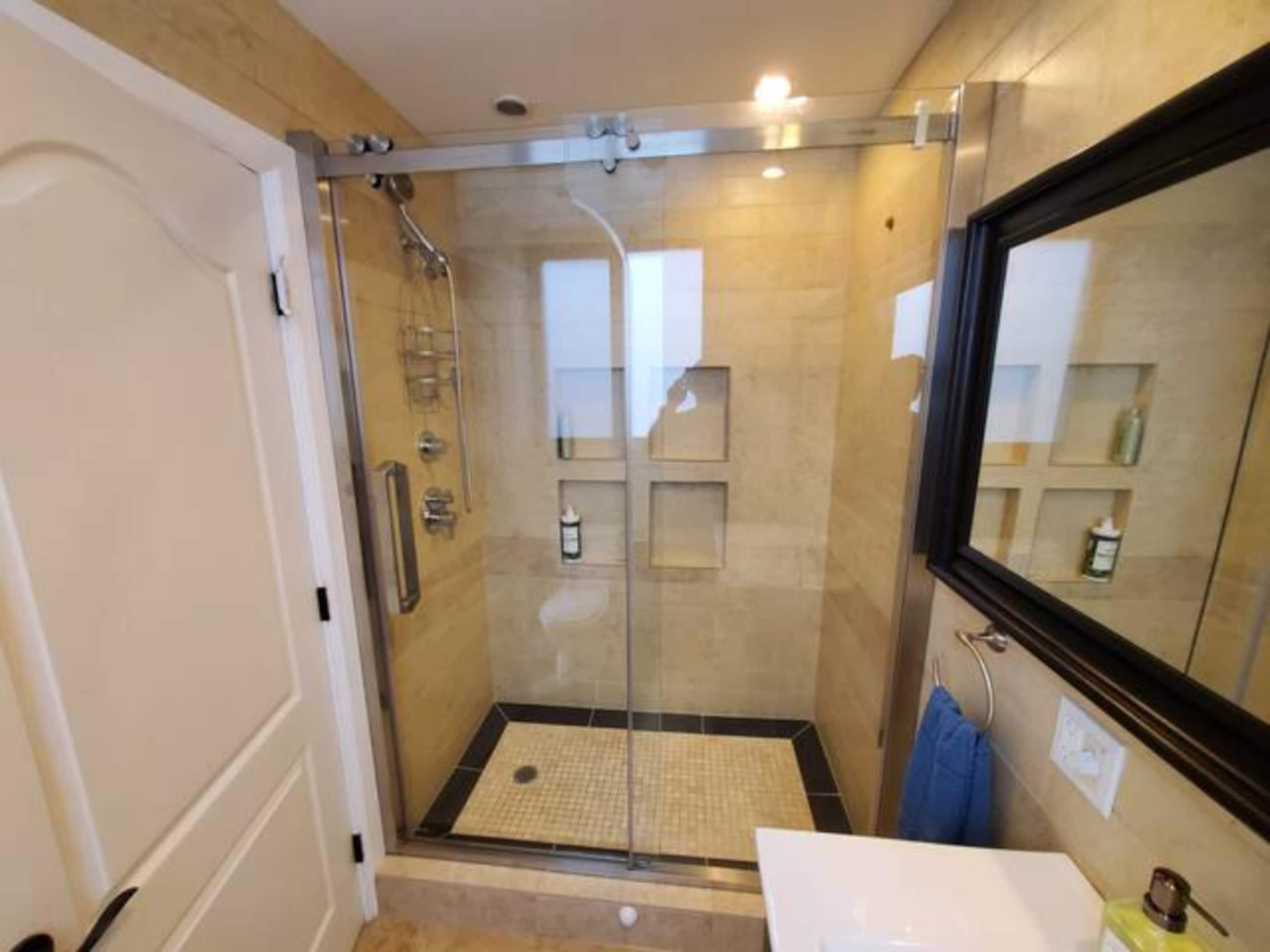 Home in San Francisco · ★5.0 · 4 bedrooms · 4 beds · 2 baths - Image 49