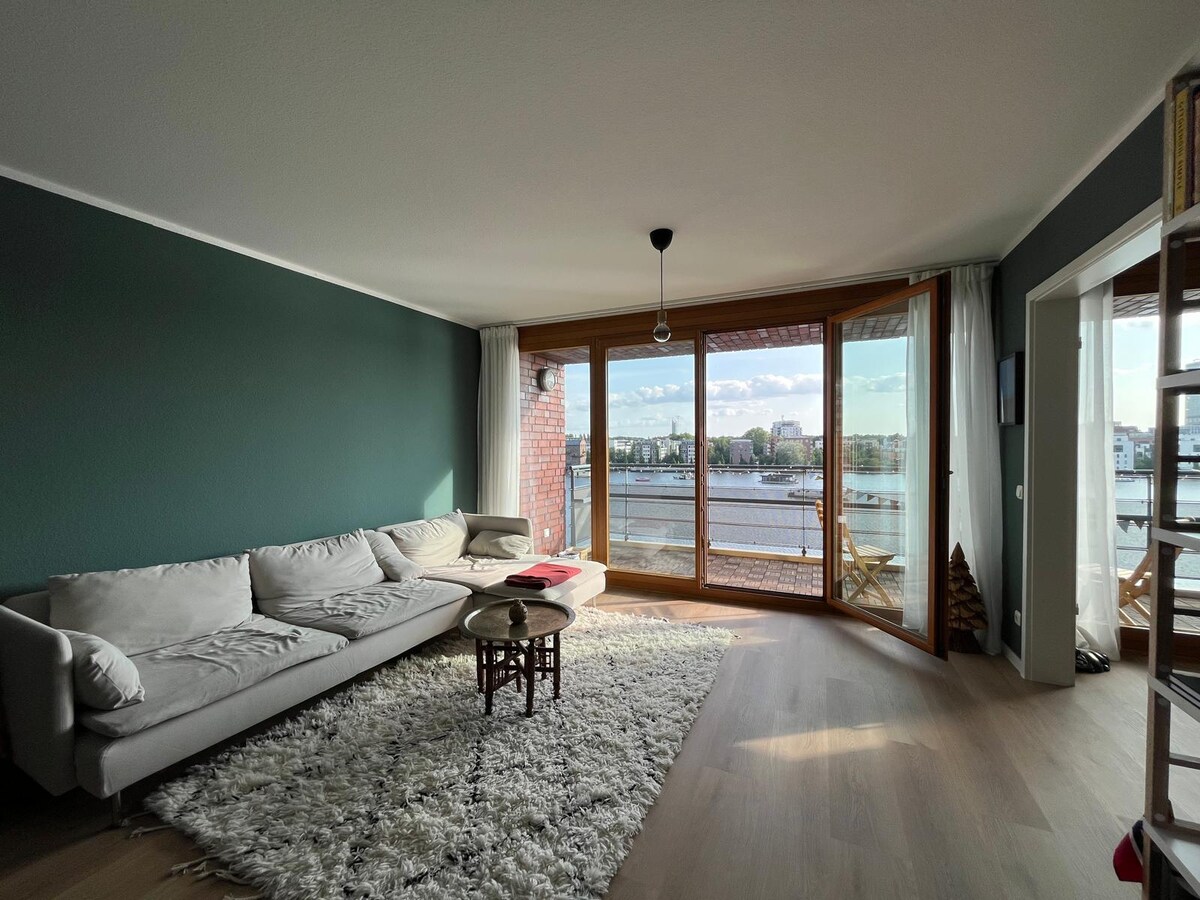 Successful Airbnb property: Two-Level Apartment with Water View & Terraces in Rummelsburg