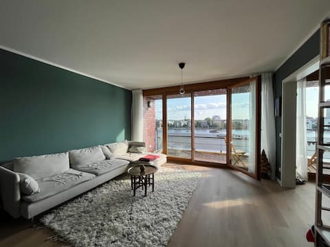 Successful Airbnb property: Two-Level Apartment with Water View & Terraces in Rummelsburg