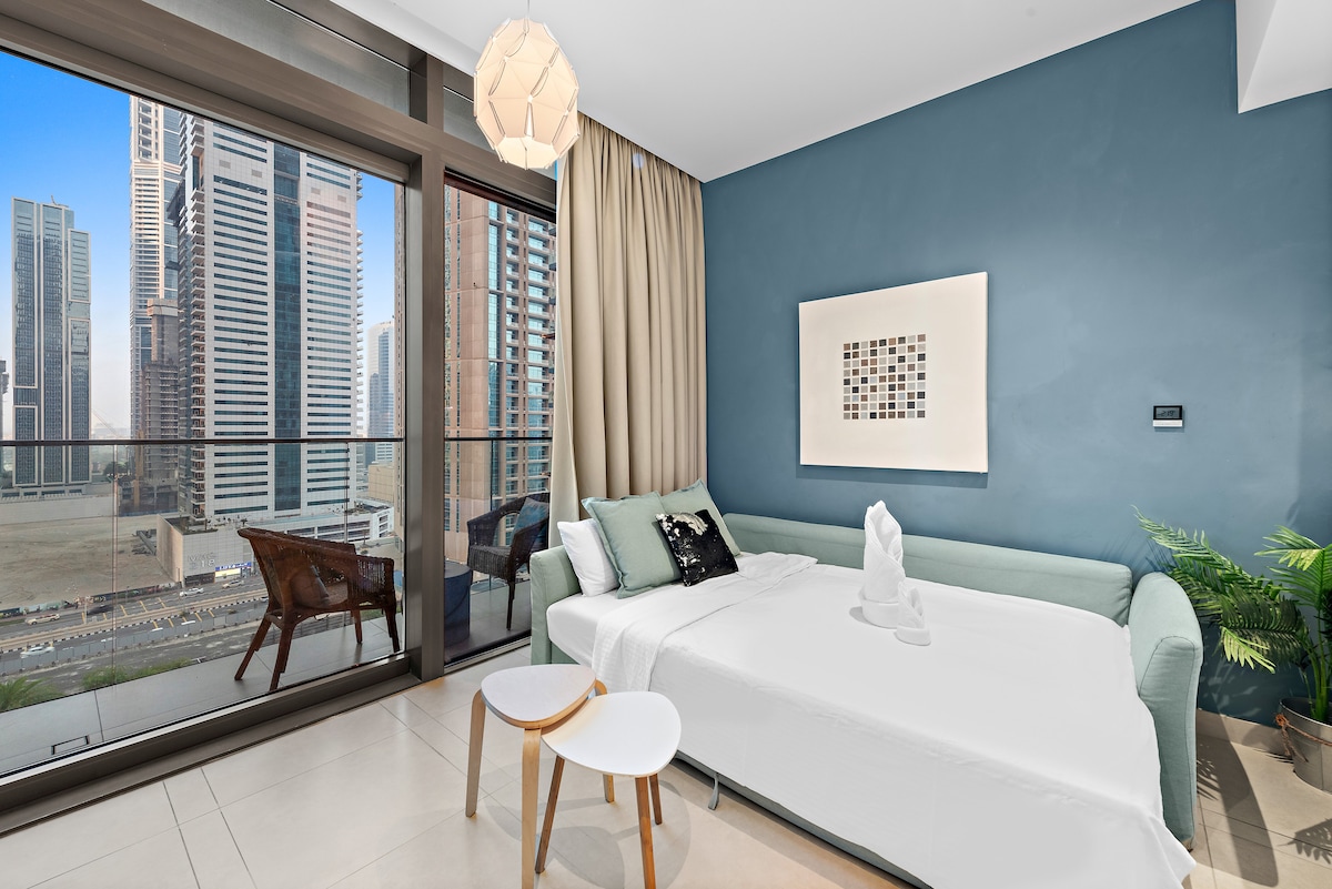 Top performing Airbnb: FIRST CLASS | 1BR | Amazing Pool Views over Marina in Dubai Marina