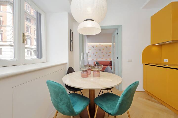 Colorful and classy apartment near Fori Imperiali gallery image 4