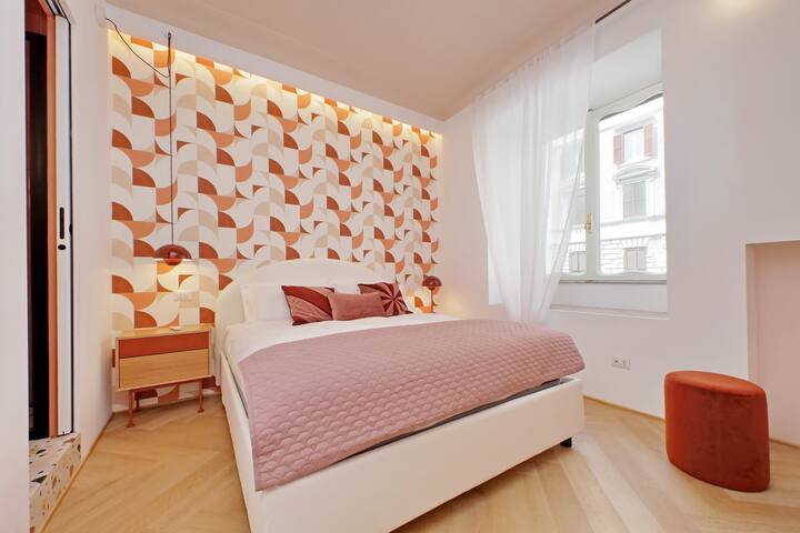 Colorful and classy apartment near Fori Imperiali gallery image 5