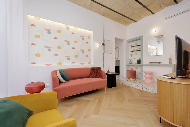 Colorful and classy apartment near Fori Imperiali