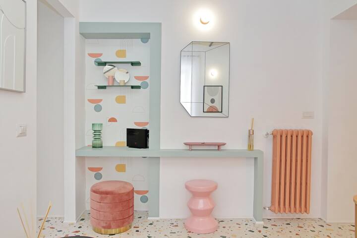 Colorful and classy apartment near Fori Imperiali gallery image 3