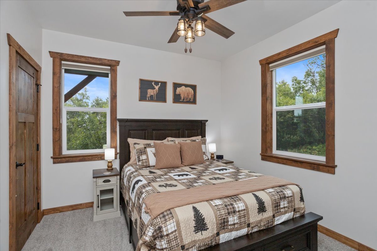 Të dyja dhomat e gjumit në katin e poshtëm janë të përshtatshme për karrige me rrota, duke u mundësuar njerëzve të të gjitha aftësive ta shijojnë këtë shtëpi.