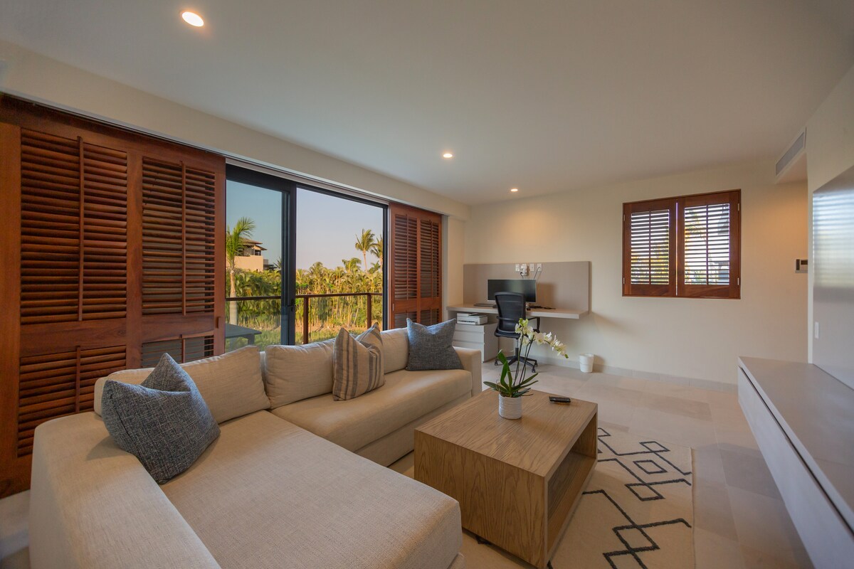 Konfiguro si zyrë në mënyrë që të mund të punosh nga parajsa (WFH/WFP) dhe dhoma e ndenjjes shtesë për t 'i mbajtur fëmijët të zënë ose futbollin e së dielës