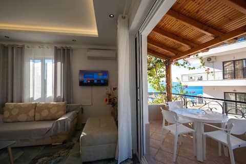 Top Airbnb: Sea View Studio - Vila Veli Brothers Sarande in Sarandë