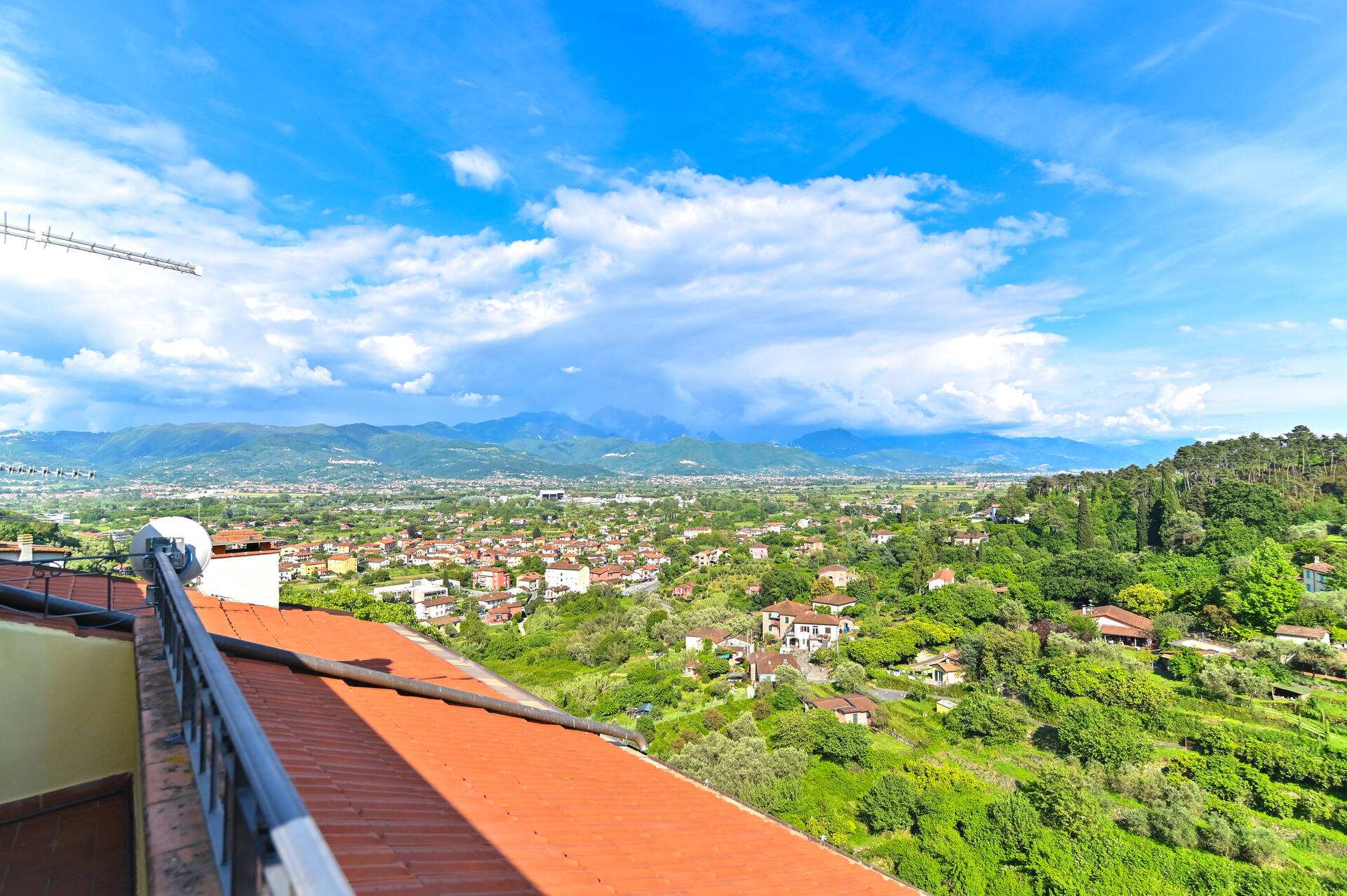Panoramic Loft | Terrace with Apuan Alps View & A/C