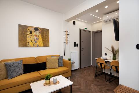 L.P. Luxury Citycenter Apartment