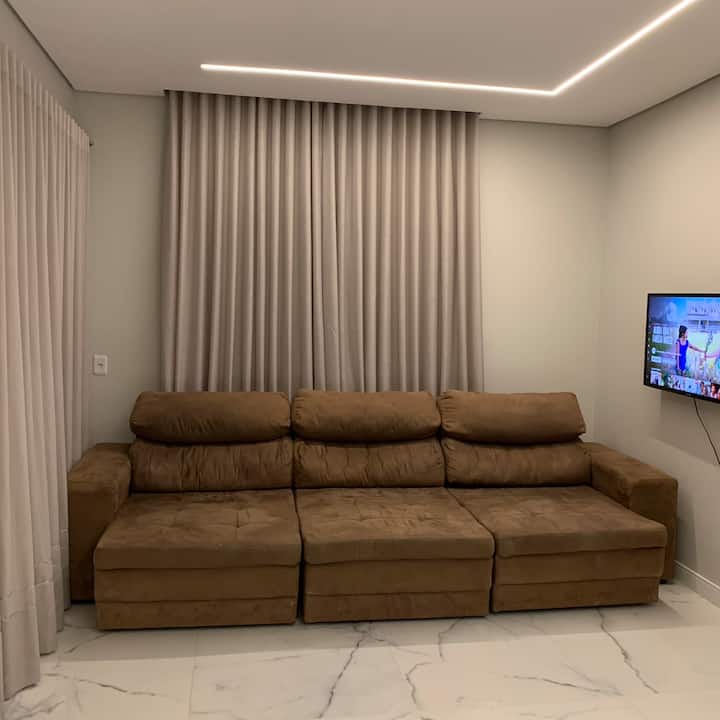 Sala de estar completa | Televisión digital | Netflix | Amazon | Youtube Premium | Sofá de 3 metros