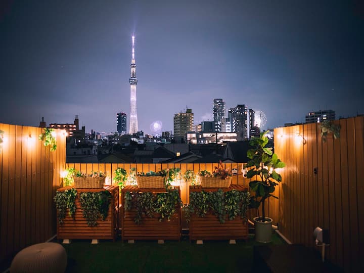 With a view of Skytree & a rooftop terrace! 2 minutes by train to
