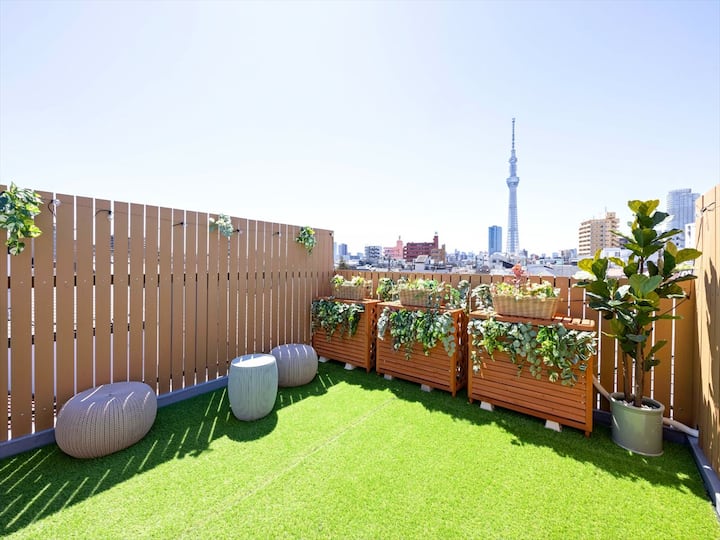 With a view of Skytree & a rooftop terrace! 2 minutes by train to