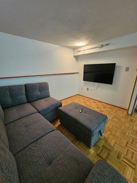 Cozy One Bedroom suite with den