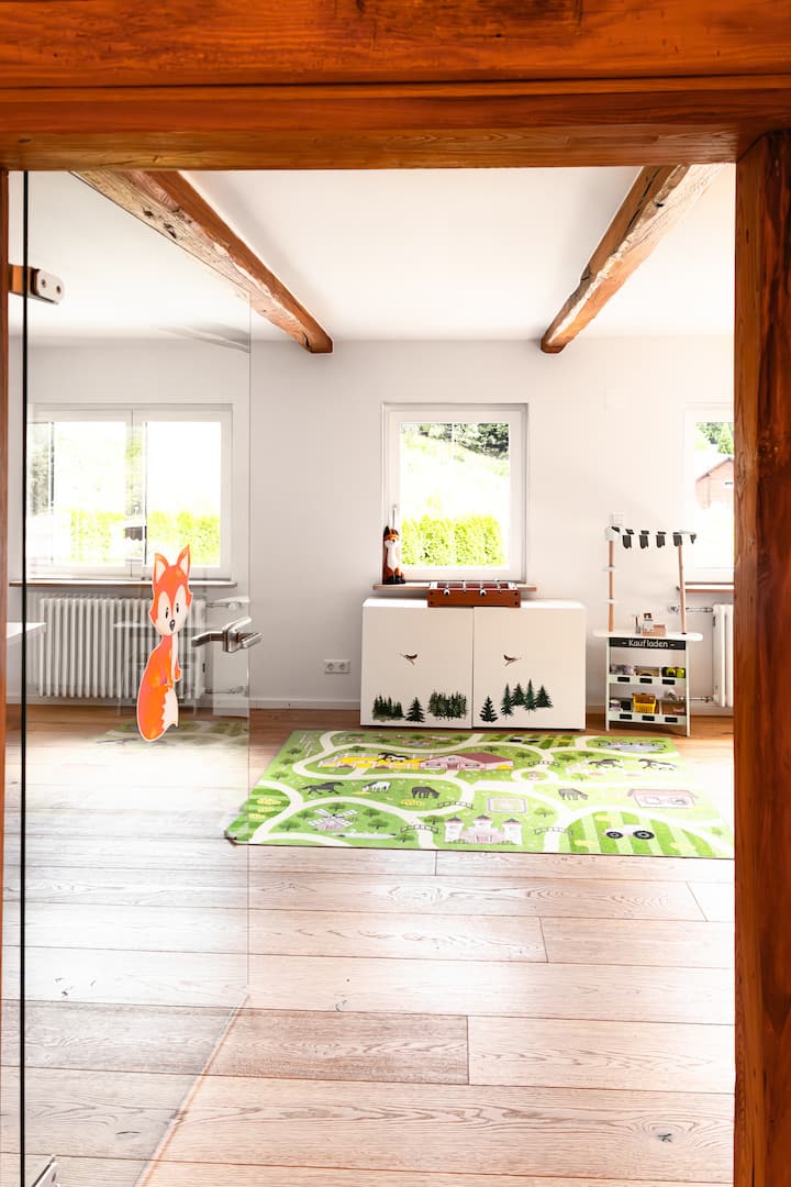 כניסה לאזור המגורים - פינת האוכל