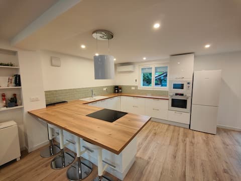 Ground floor, 4 bedroom house near airport