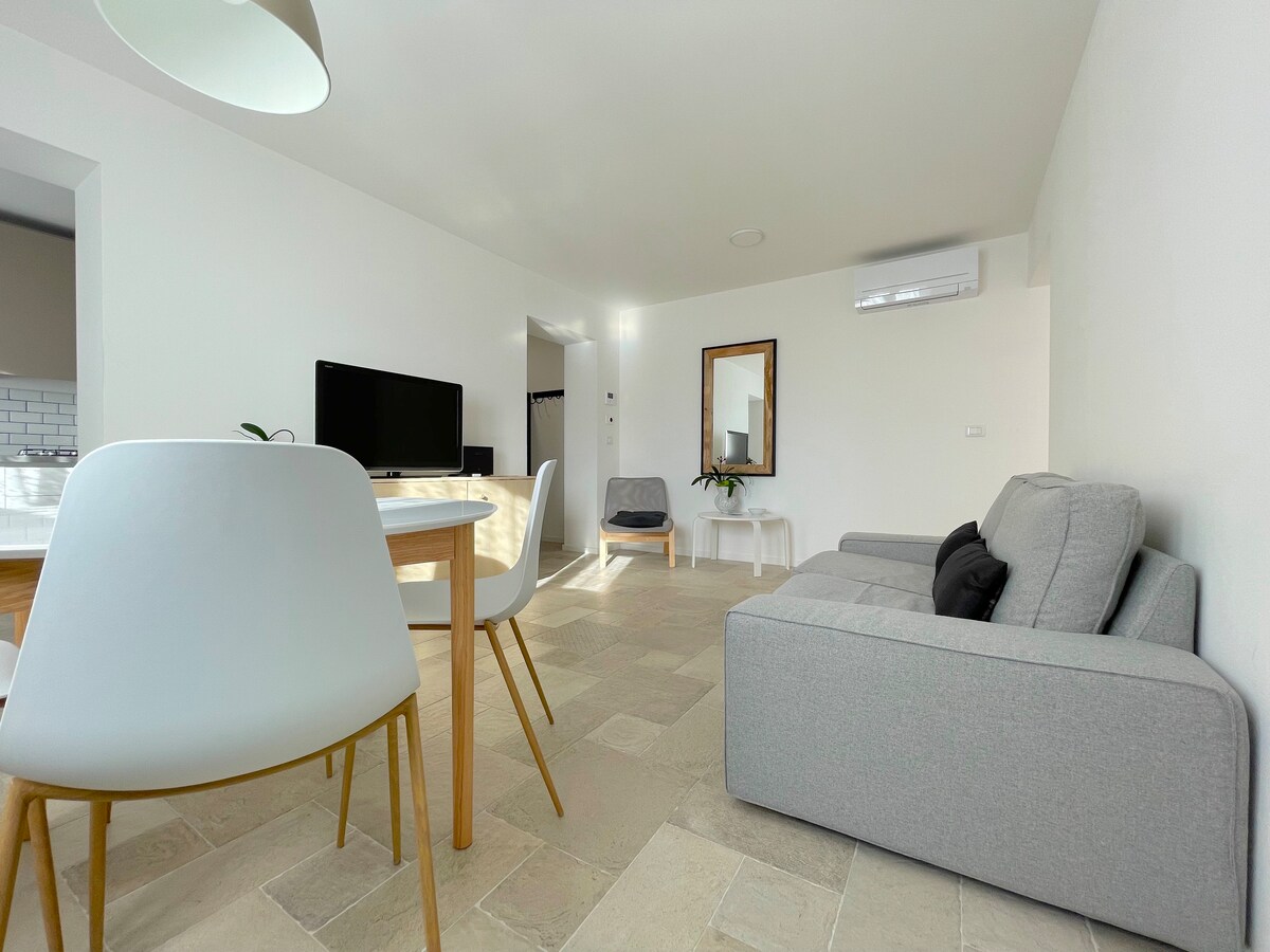 Popular Airbnb listing: Large apartment in court: 3 rooms+parking, Udine in Udine