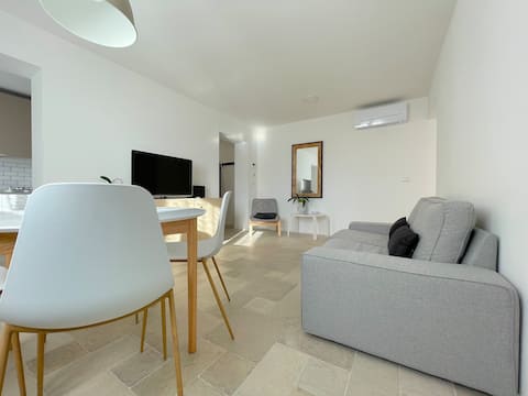 Popular Airbnb listing: Large apartment in court: 3 rooms+parking, Udine in Udine