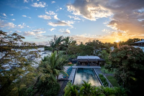 Modern Penthouse - Sunset & Pool on Your Terrace
