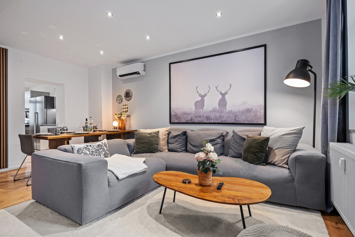 Popular Airbnb listing: Edler Wohnraum: 3 BR A/C Balcony Fireplace Garage in Chemnitz