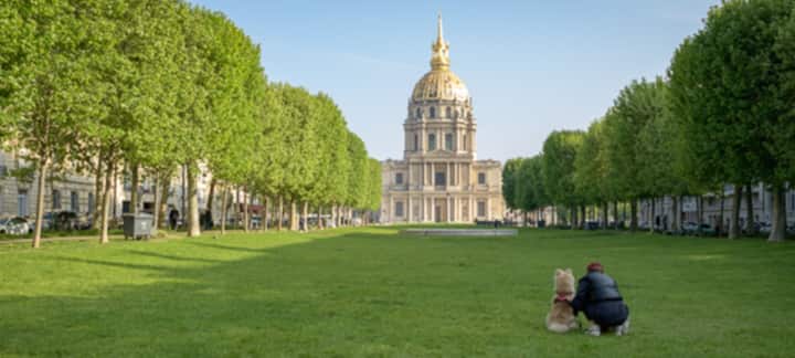 Authentic Eiffel Tower Appartement - Metro Downstr - 17th arrondissement