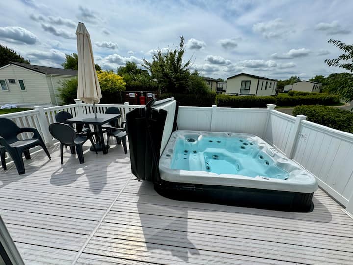 Paws Hot Tub Lodge, Free Hoburne Passes - Cotswolds