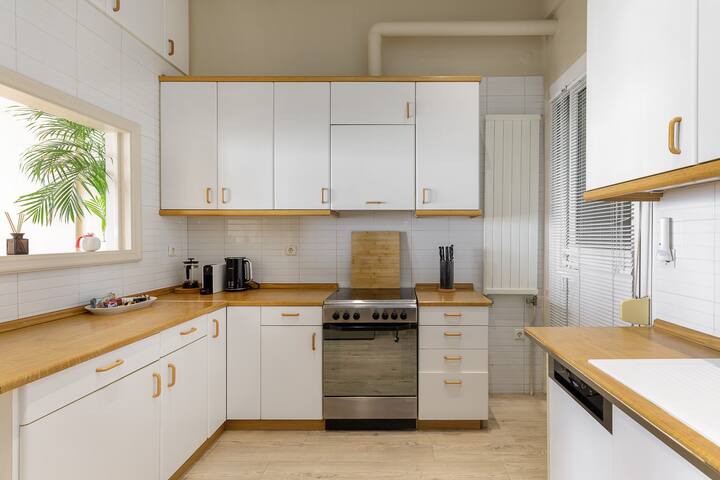 Infinity: Serene seafront apartment w/ sea view gallery image 5