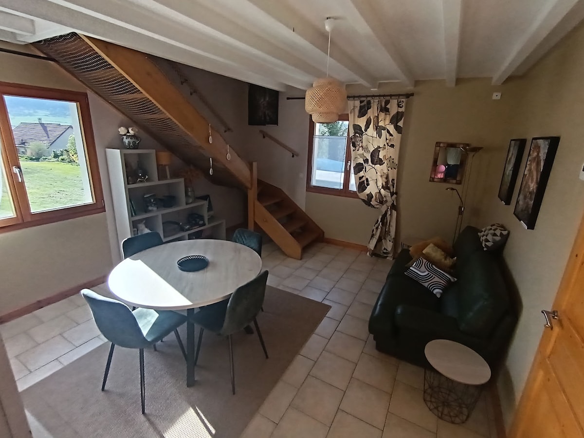 Annonce Airbnb populaire: Duplex apartment in beautiful village à Archidiocèse De Besançon