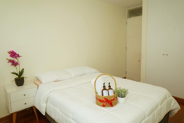 Брачен кревет (широк 150-179 см) и 1,5 кревет за лизгање 