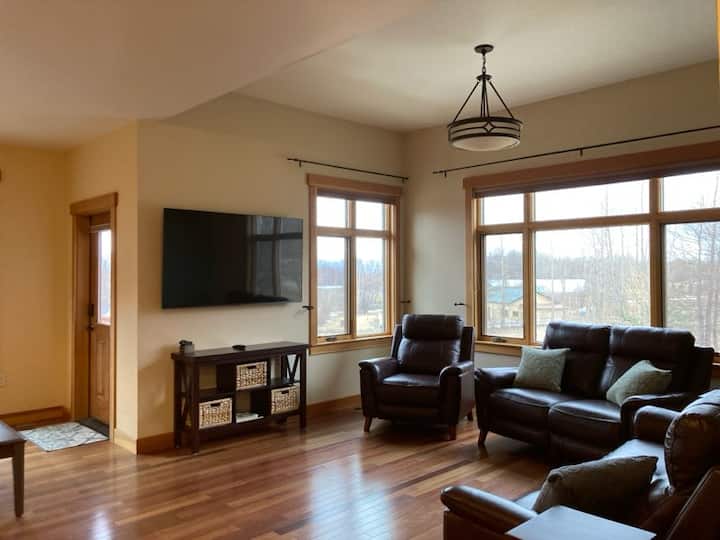 Nuutah Hwnax (Palmer House) - Penthouse - Palmer, AK