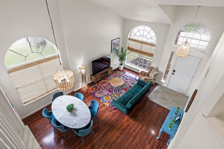 Chic Austin Haven: 4BR, 8 min to The Domain