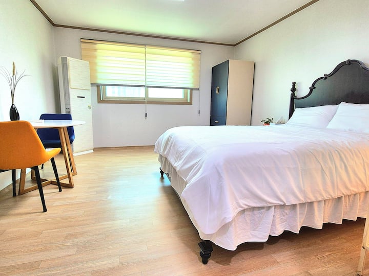 凉爽的微风和微妙的照明渗透到卧室。✨
在舒适柔软的卧室里睡个好觉的指导
 我们有一个清爽的早晨。☀️