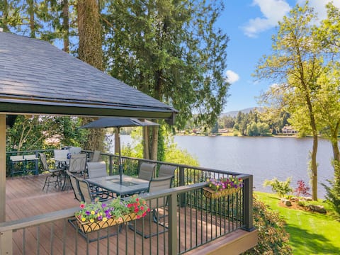 Black Lake Chalet – Cozy Lakefront Getaway