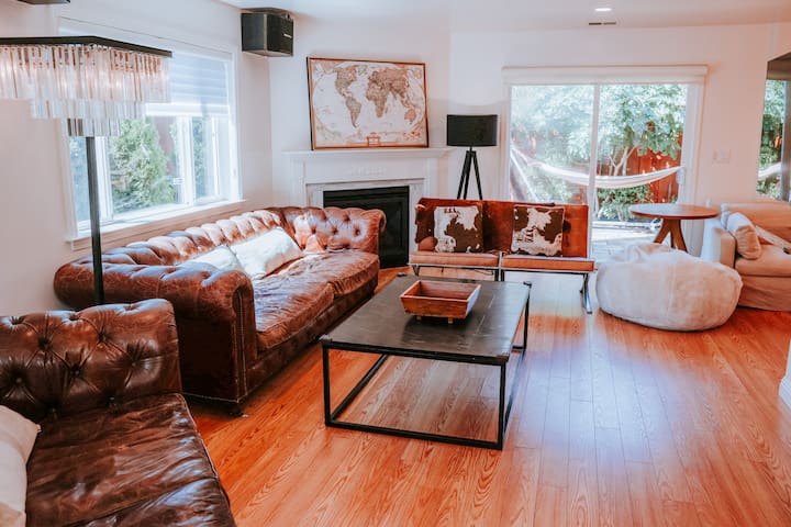 Spacious Modern House gallery image 3