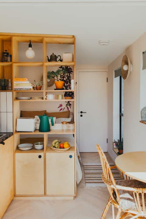 Top Airbnb: Architect designed studio & garden in Englishcombe