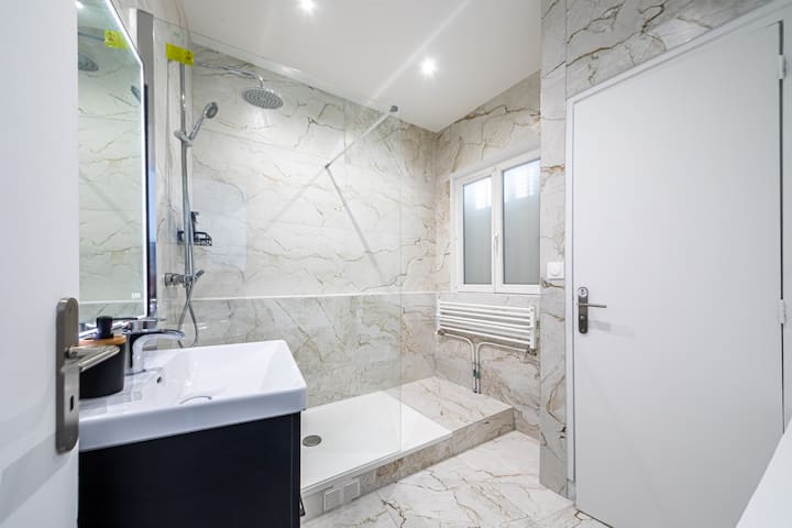 T2 48m² new, city center, 3min walk to train station