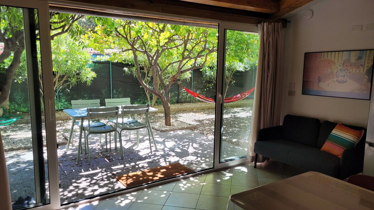 Annuncio Airbnb popolare: house and garden, seaside pedestrian area a Taggia