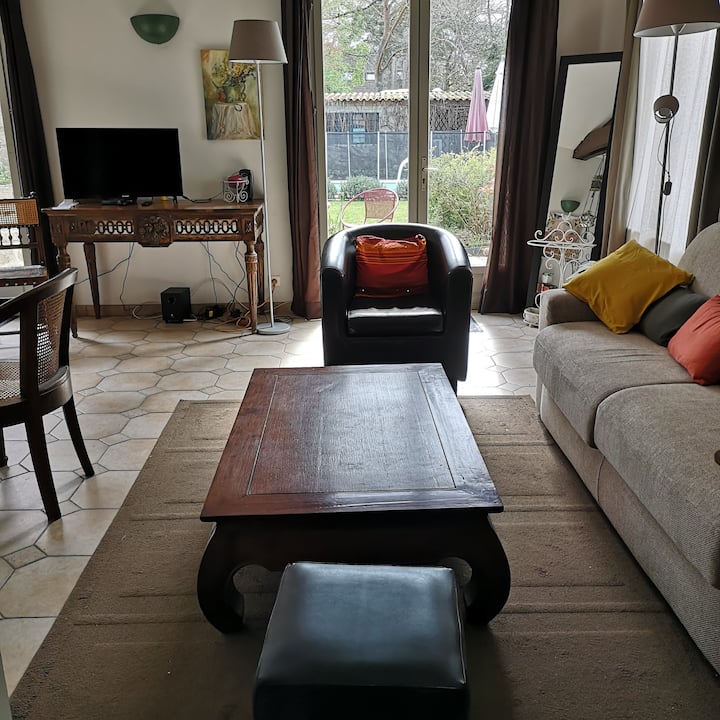 ספה נפתחת לשני אנשים 140/200
טלוויזיה חכמה. 