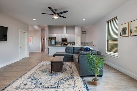 Big 4BR house near COTA & Tesla