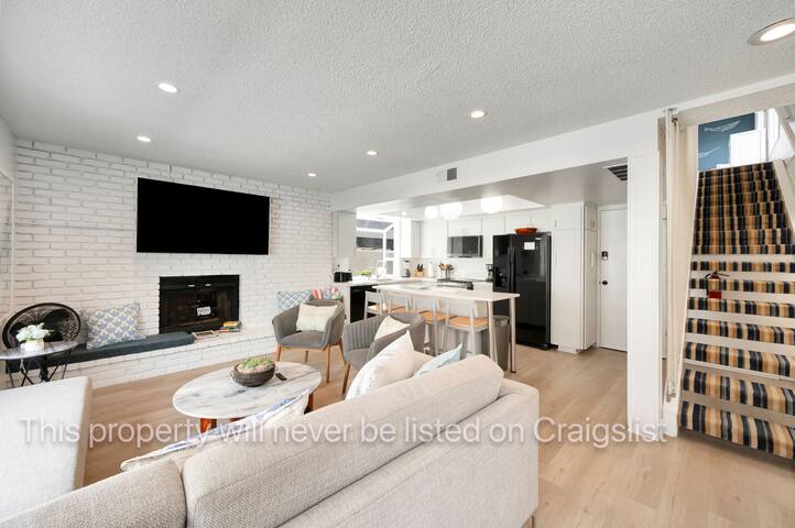 Newly Remodeled 3 Br Beach House steps from Beach! gallery image 3