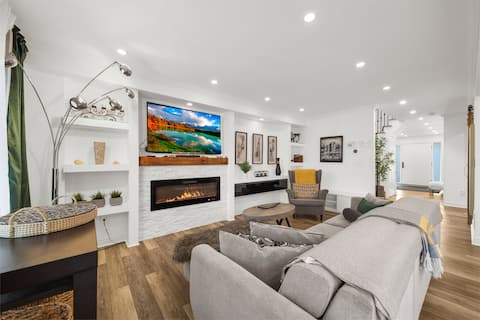 Top Airbnb: Family Retreat w/GameRoom•Near Wonderland/Shopping in Toronto Metropolitan Area