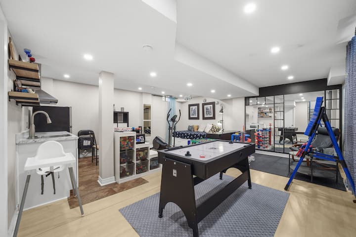 Family Retreat w/GameRoom•Near Wonderland/Shopping