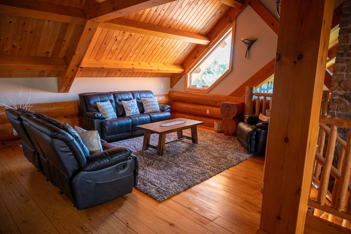 Upstairs loft living room