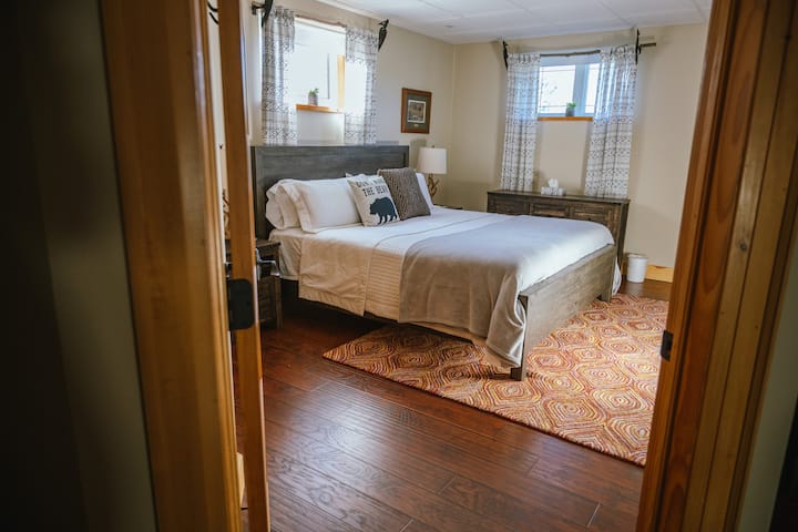 basement king bedroom