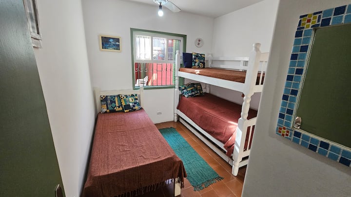 Sovrum 3 - 1 enkelsäng, 1 våningssäng, 1 extrasäng