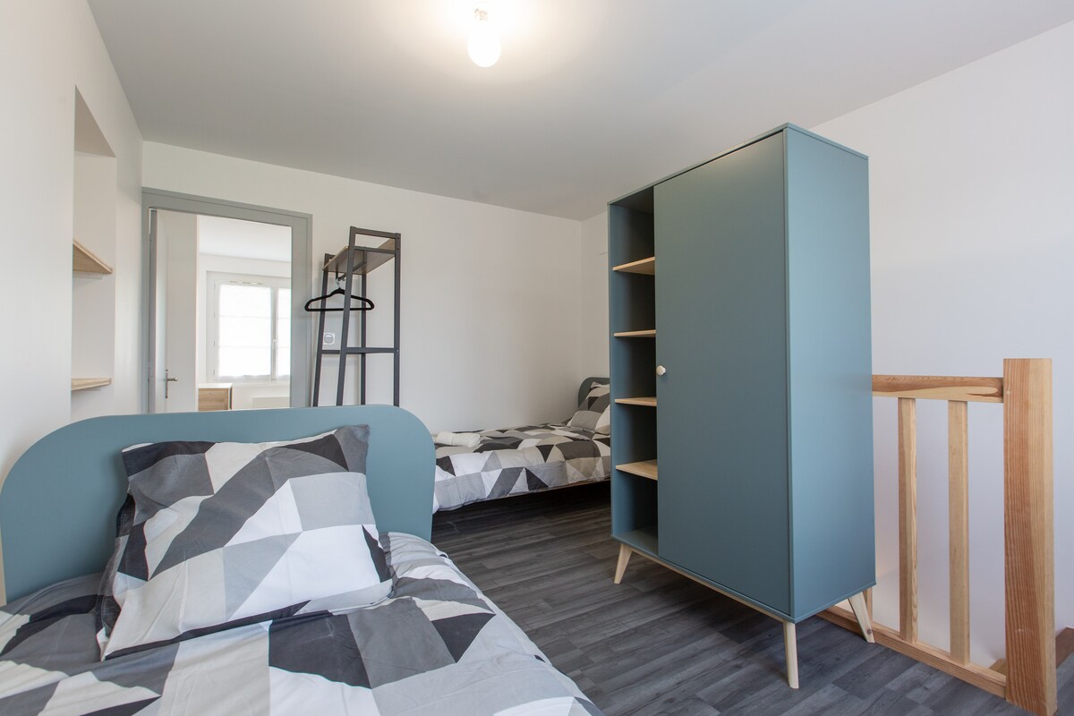 חדר זוגי עם מקום אחסון