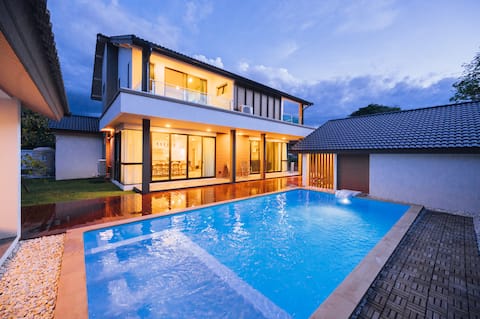New modern pool villa